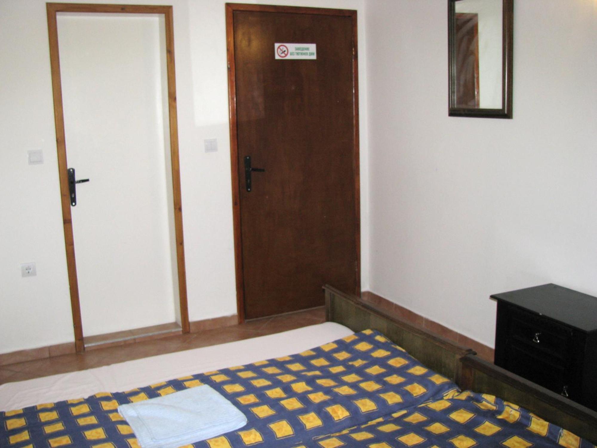 Guest House Familia Samovodene Ngoại thất bức ảnh