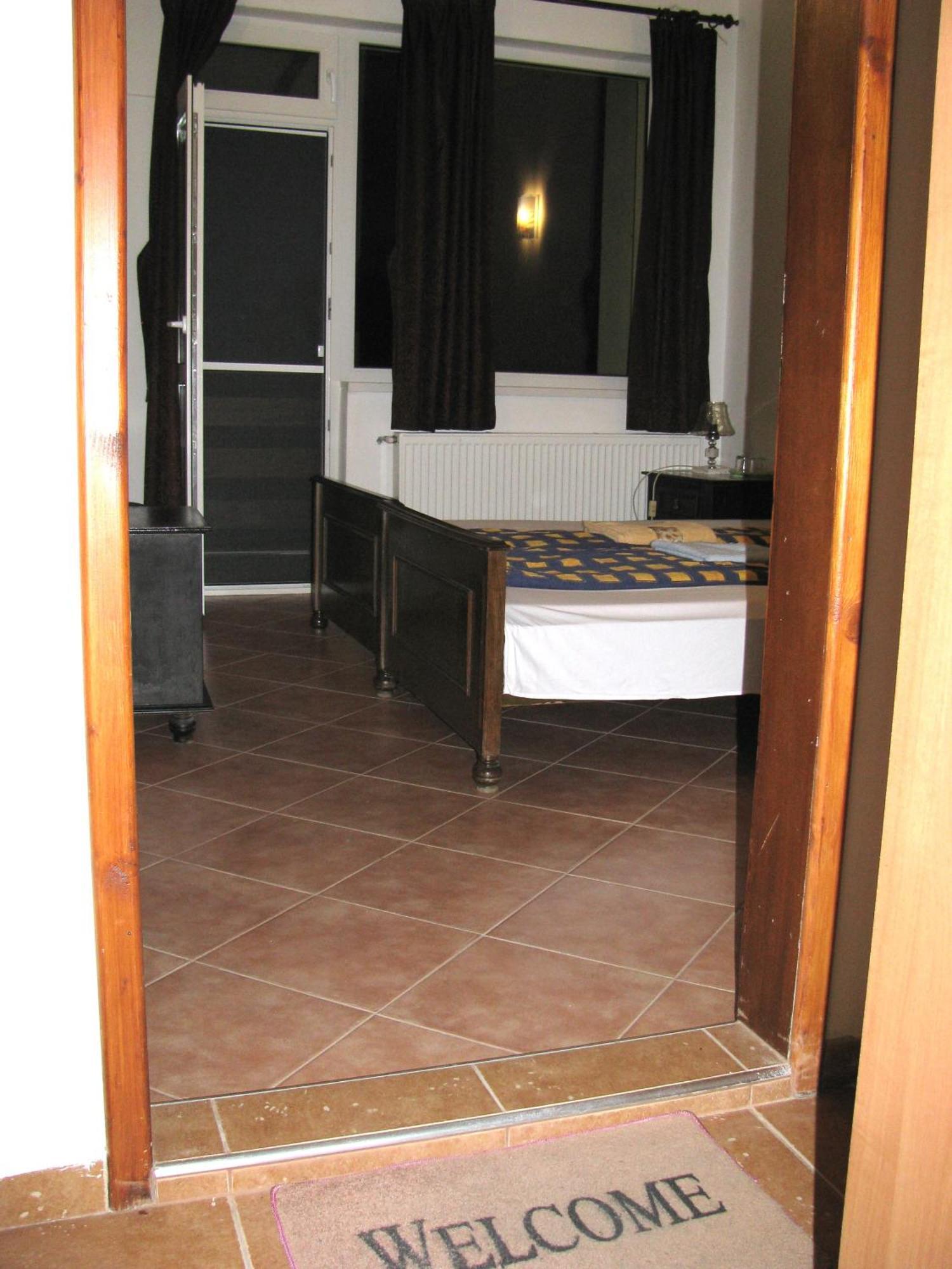 Guest House Familia Samovodene Ngoại thất bức ảnh
