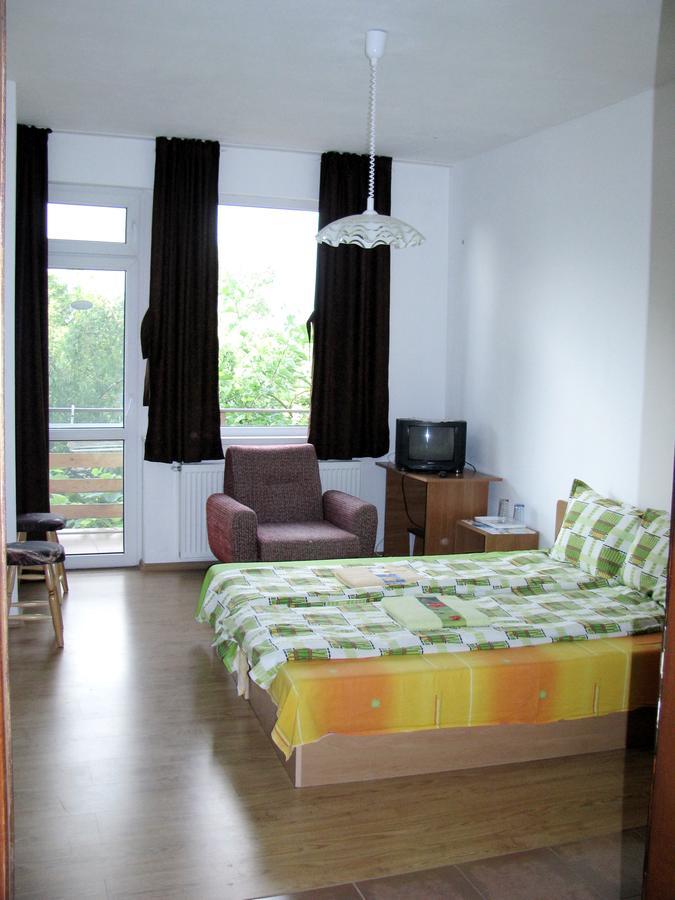 Guest House Familia Samovodene Ngoại thất bức ảnh