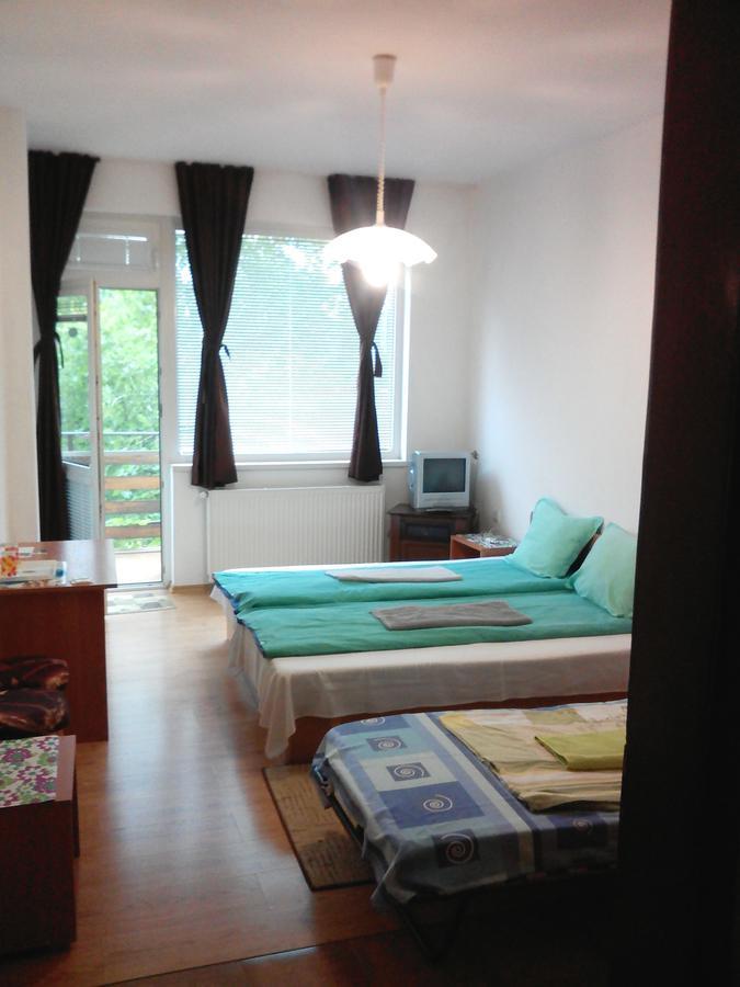 Guest House Familia Samovodene Ngoại thất bức ảnh